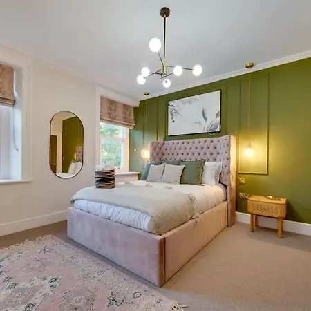 Newly Renovated 4 Bedroom With Wood Burner