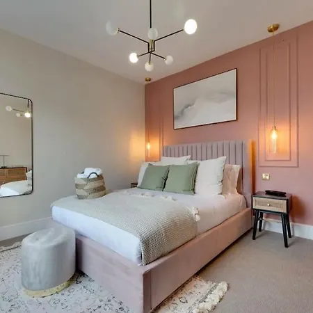 Newly Renovated 4 Bedroom With Wood Burner