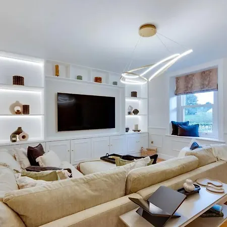 Newly Renovated 4 Bedroom With Wood Burner