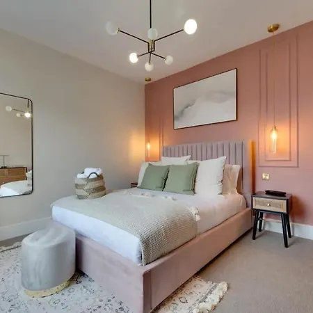 Newly Renovated 4 Bedroom With Wood Burner *