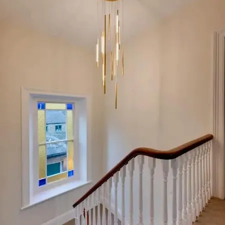 Newly Renovated 4 Bedroom With Wood Burner