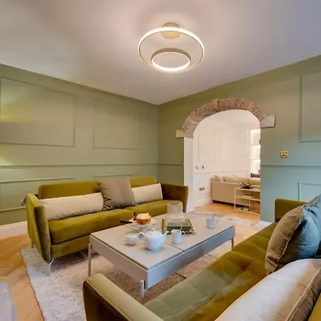 Newly Renovated 4 Bedroom With Wood Burner * 艾斯加斯